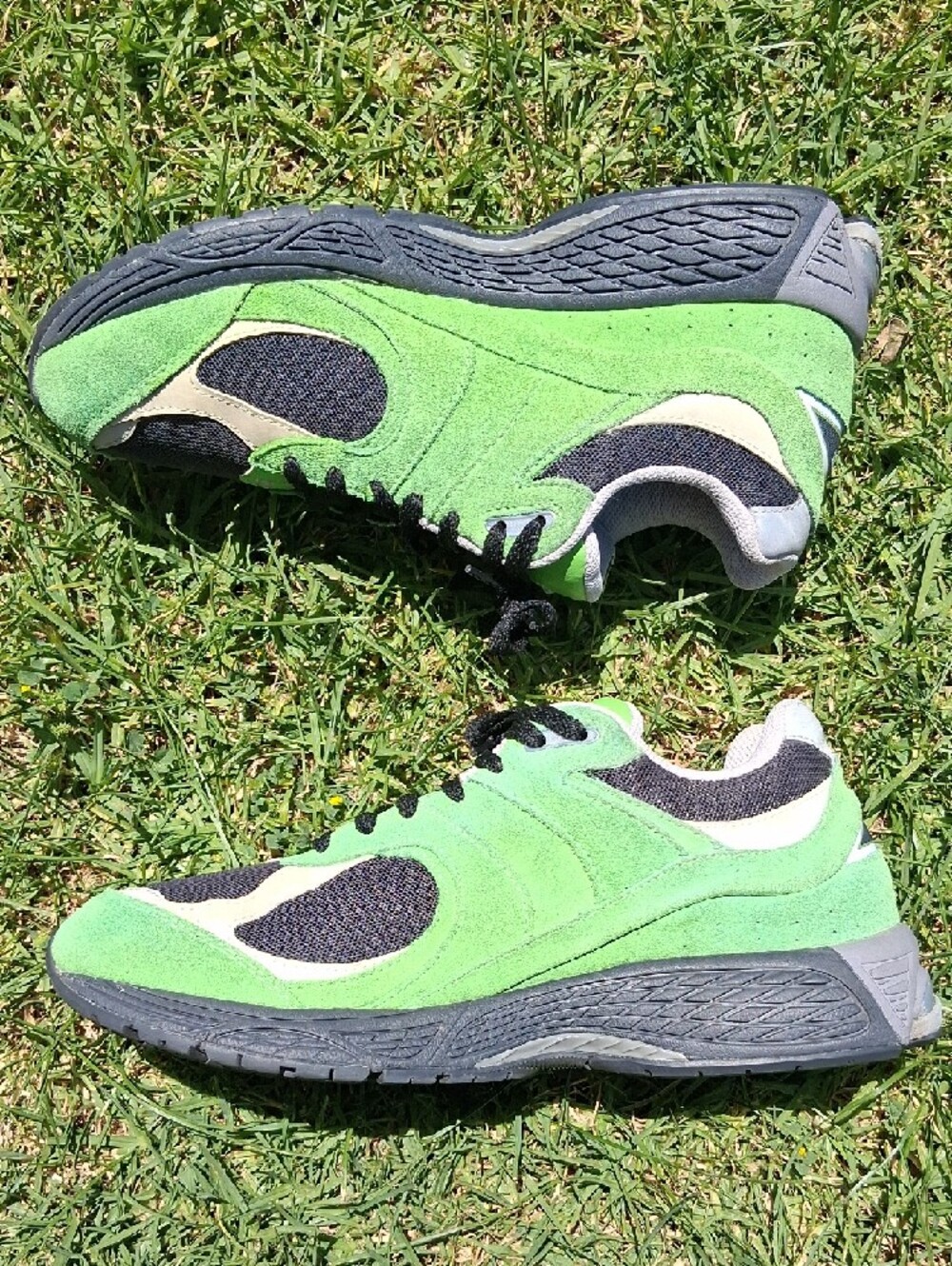 New Balance Men’s Green and Black 2002R Suede Mesh Sneakers - Picture 4 of 13